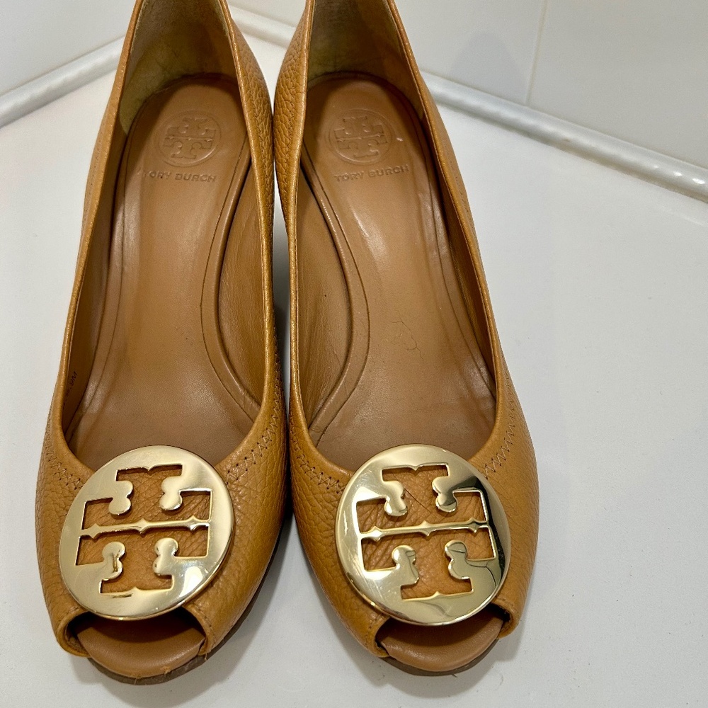 Tory Burch Sally Peep Toe Wedge Tan Size 9M